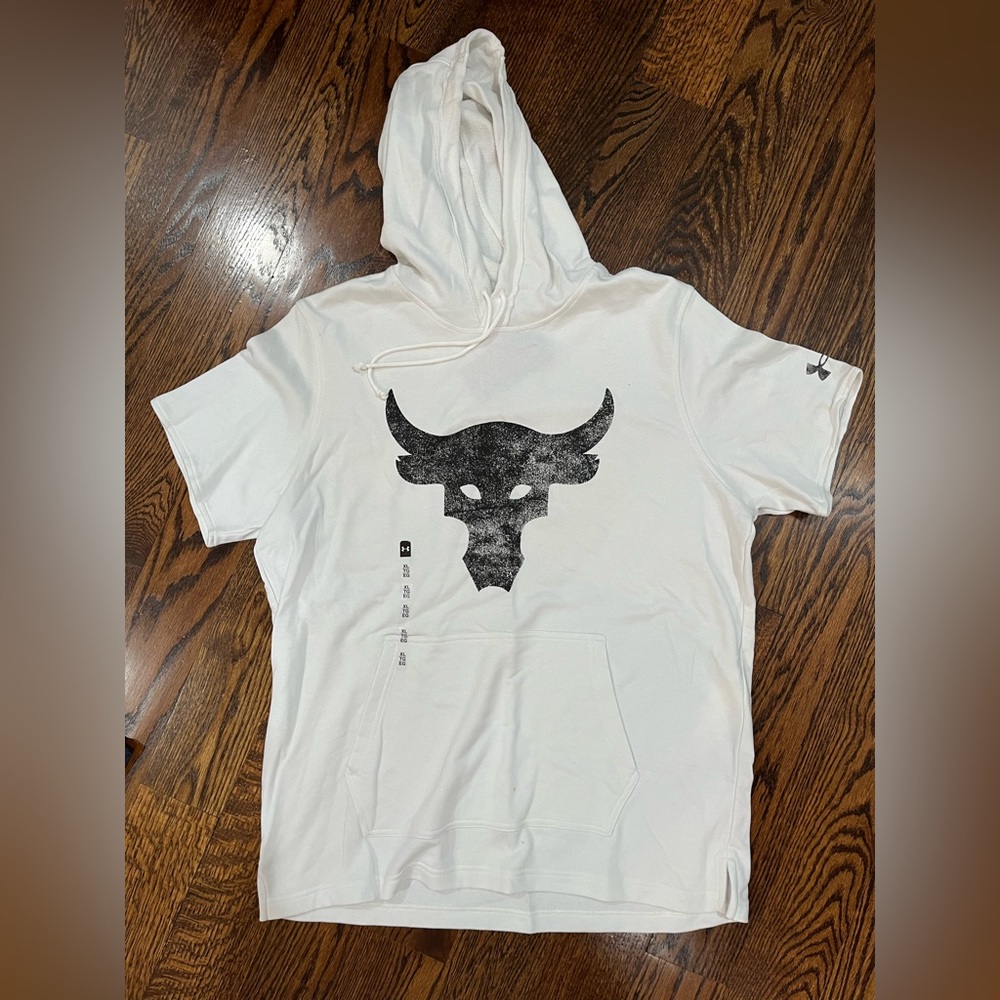 Under Armour The Rock Collection. Off white short sleeve light weight sweatshirt